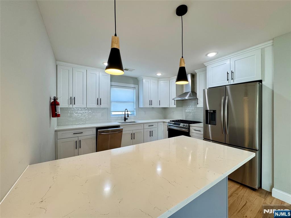 105 Feronia Way 2ND FL