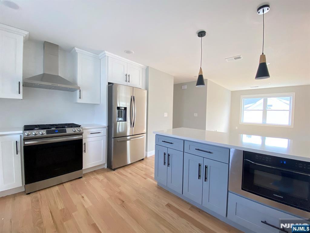 105 Feronia Way 2ND FL