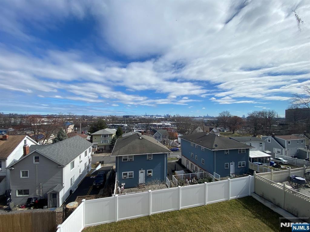 105 Feronia Way 2ND FL