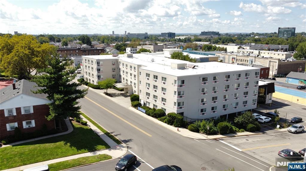 333 Grand Avenue 2R