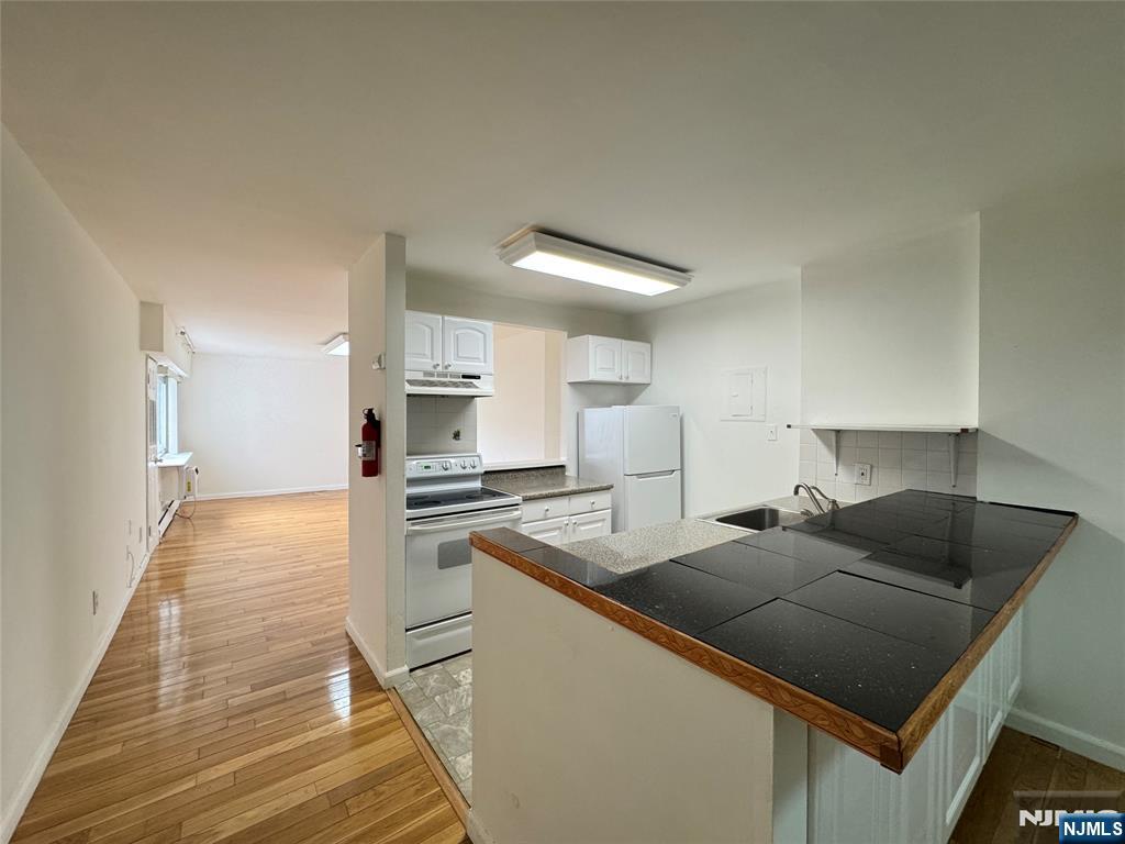 333 Grand Avenue 2R