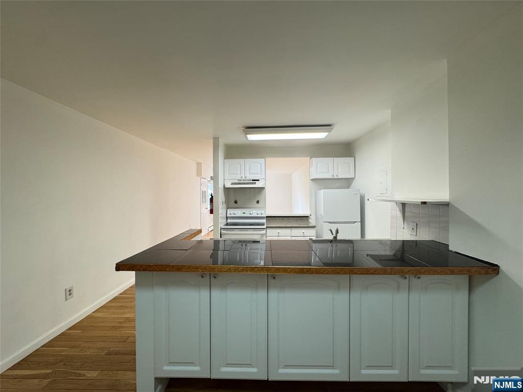 333 Grand Avenue 2R