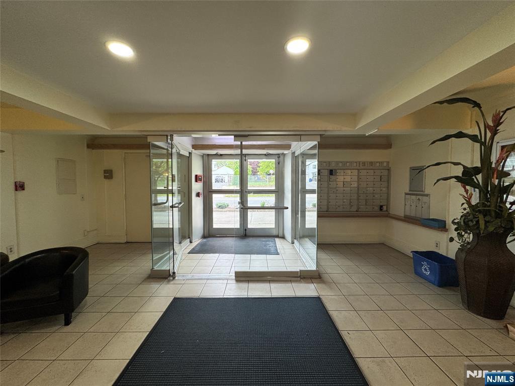 333 Grand Avenue 2R
