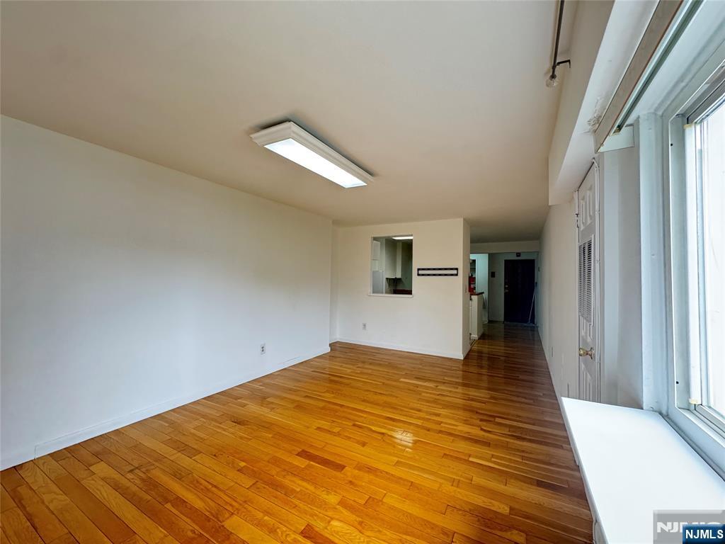 333 Grand Avenue 2R