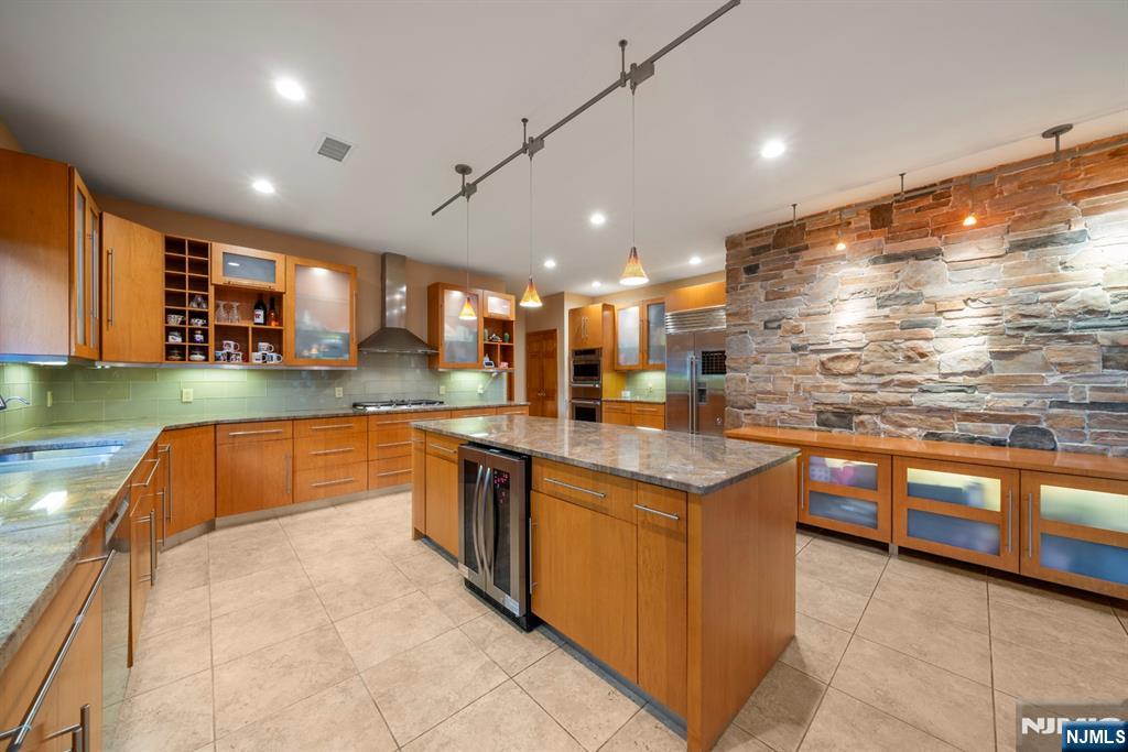 325 Cooper Place