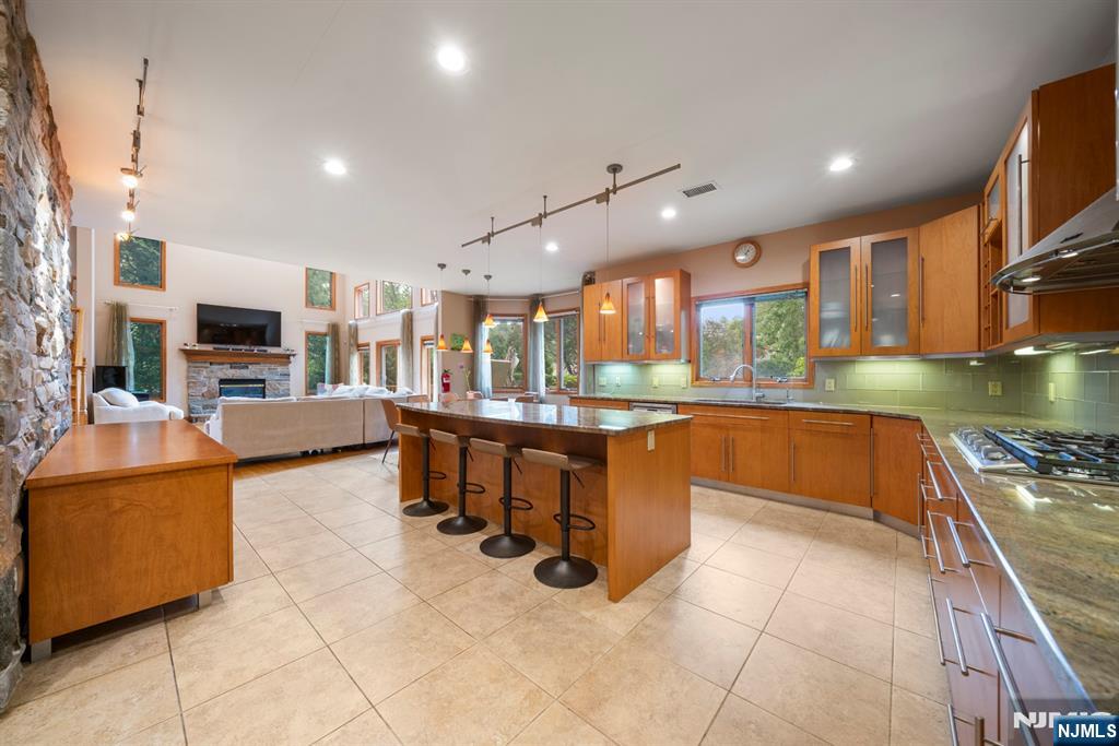 325 Cooper Place