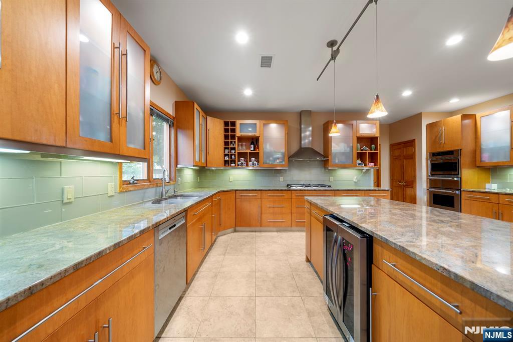 325 Cooper Place