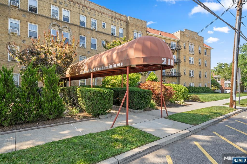 218 Broad Avenue 3C