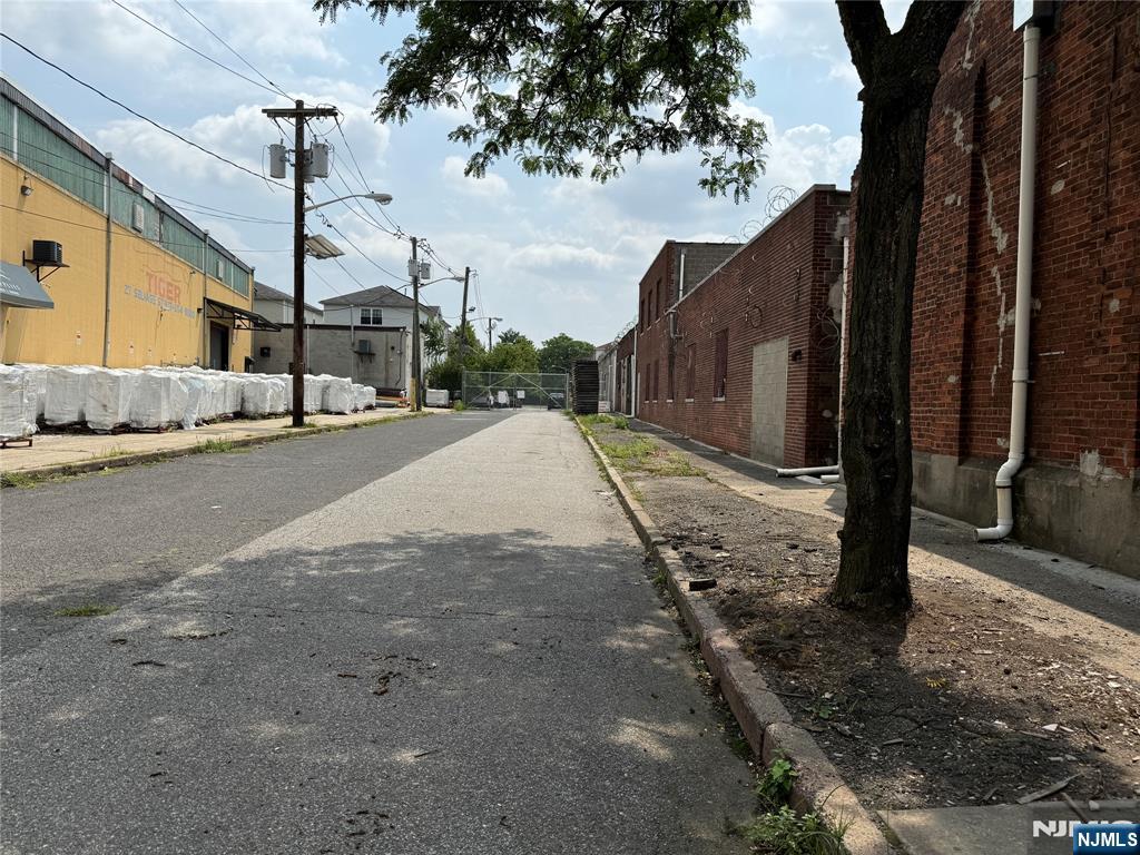 163 Shaw Avenue E&F