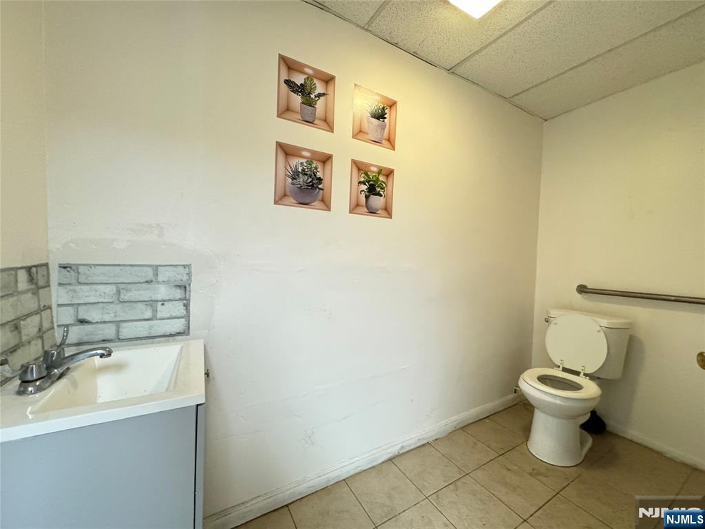 163 Shaw Avenue E&F