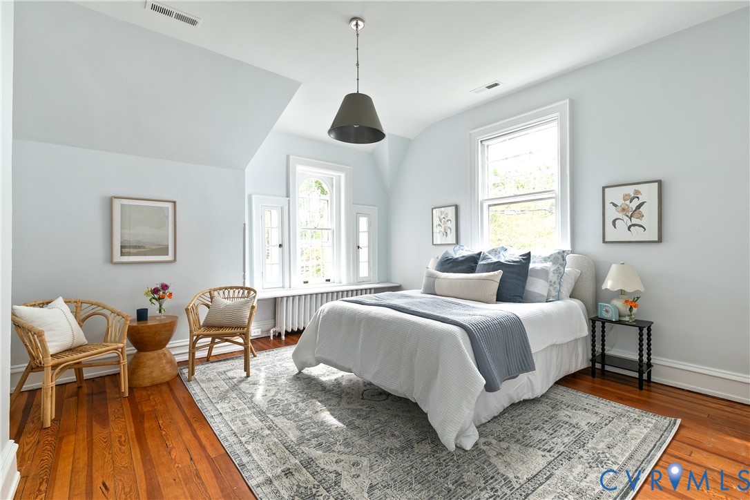 108 Strawberry St