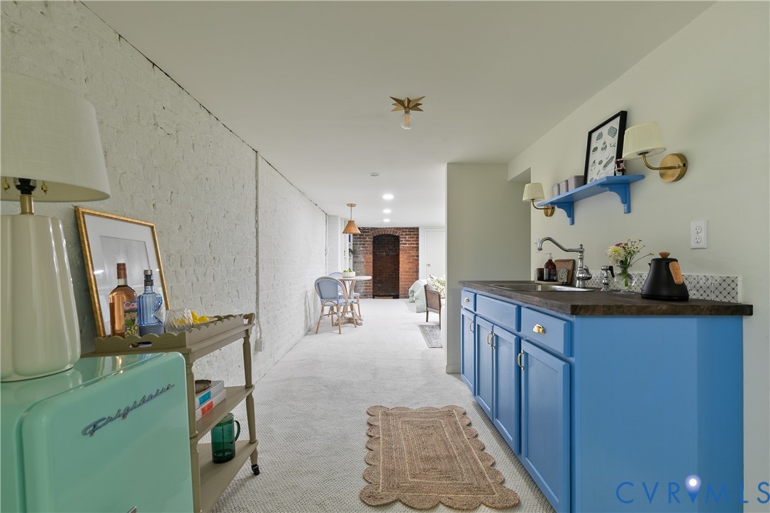 108 Strawberry St