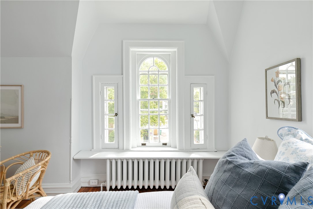 108 Strawberry St