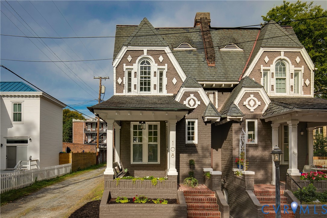 108 Strawberry St