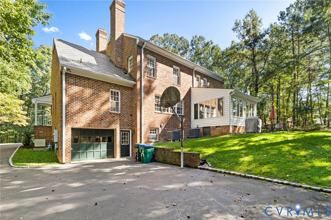 7677 Hill Dr