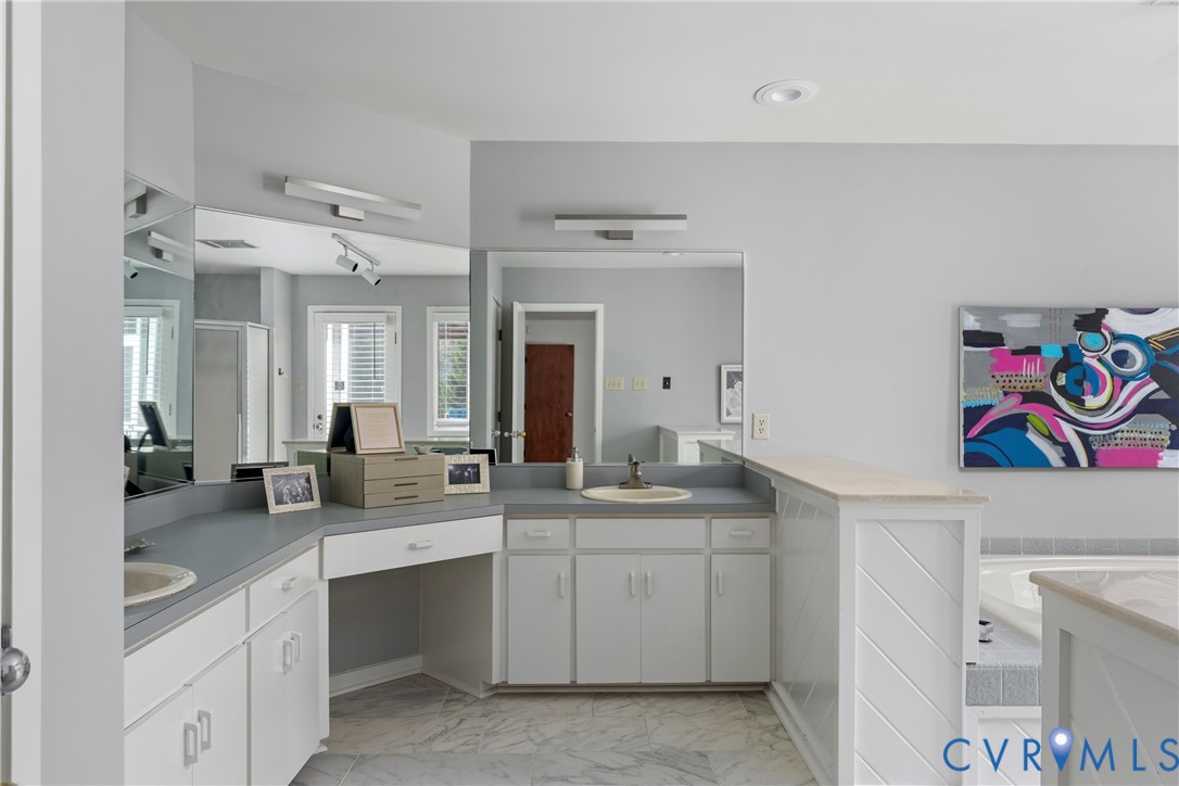 309 Cheswick Ln