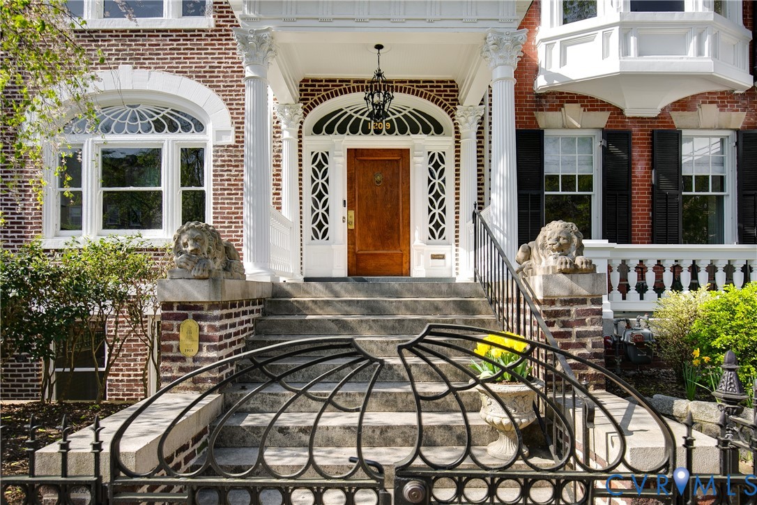 1209 W Franklin St
