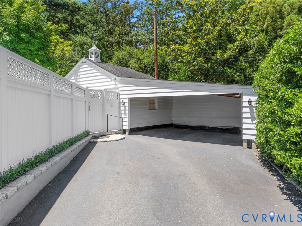 1 Kingsway Ct