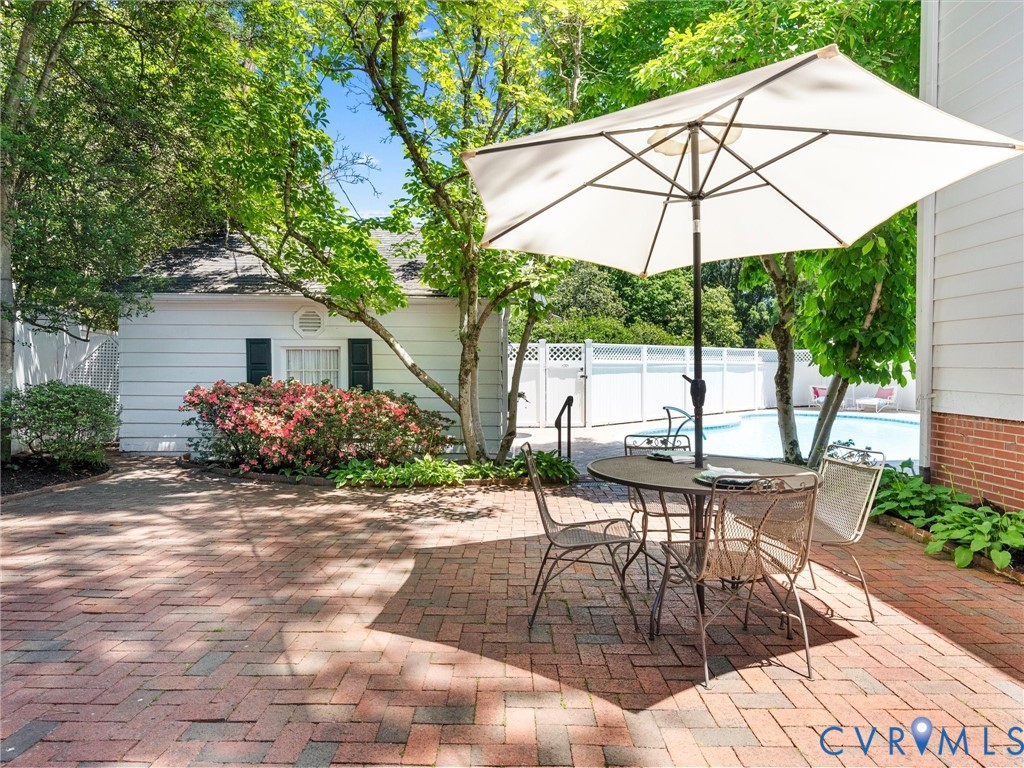 1 Kingsway Ct