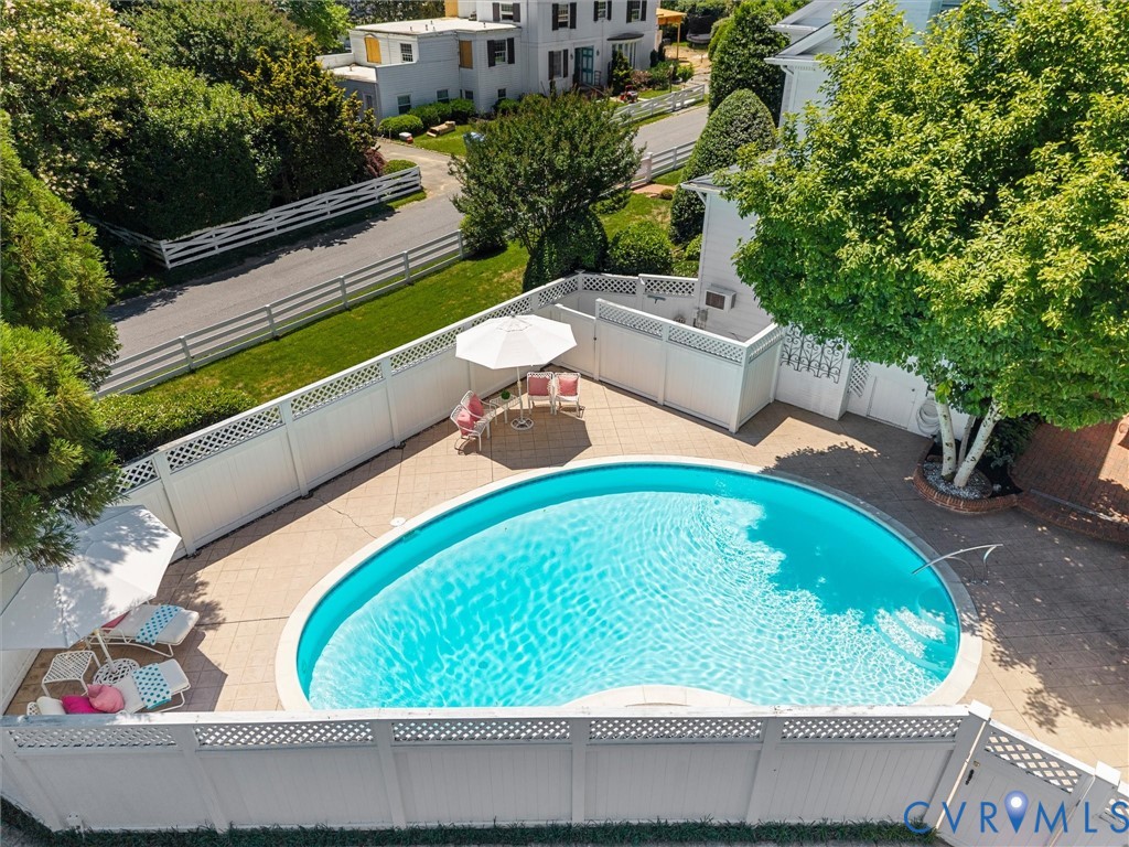 1 Kingsway Ct