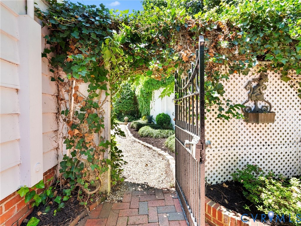 1 Kingsway Ct