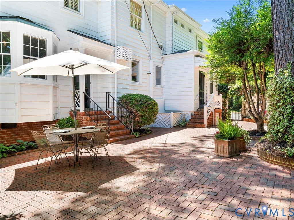 1 Kingsway Ct