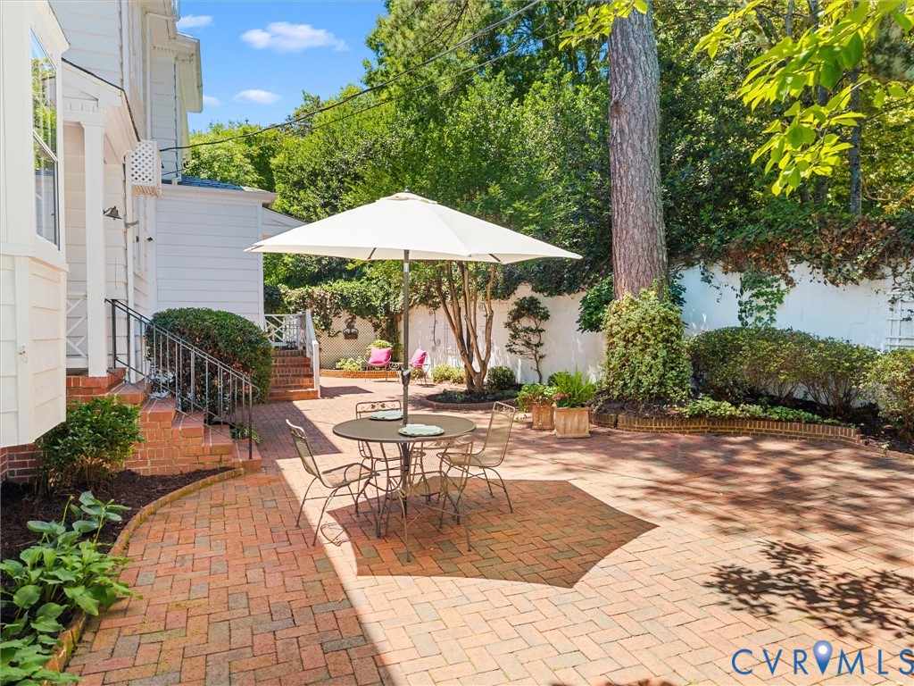 1 Kingsway Ct