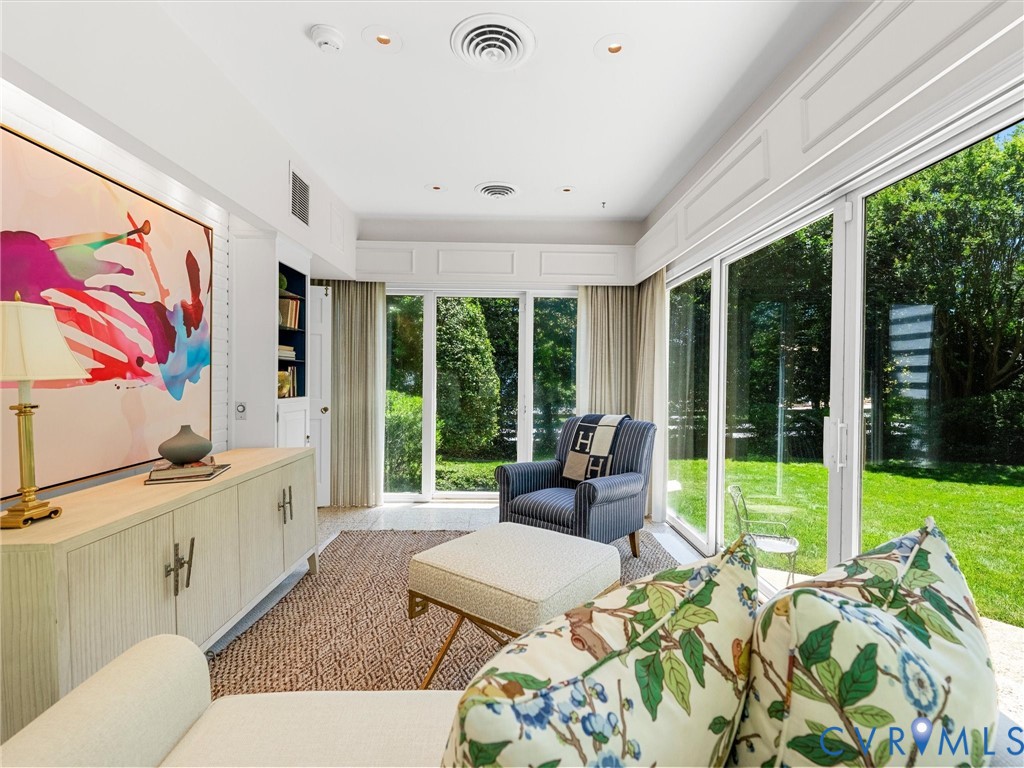 1 Kingsway Ct