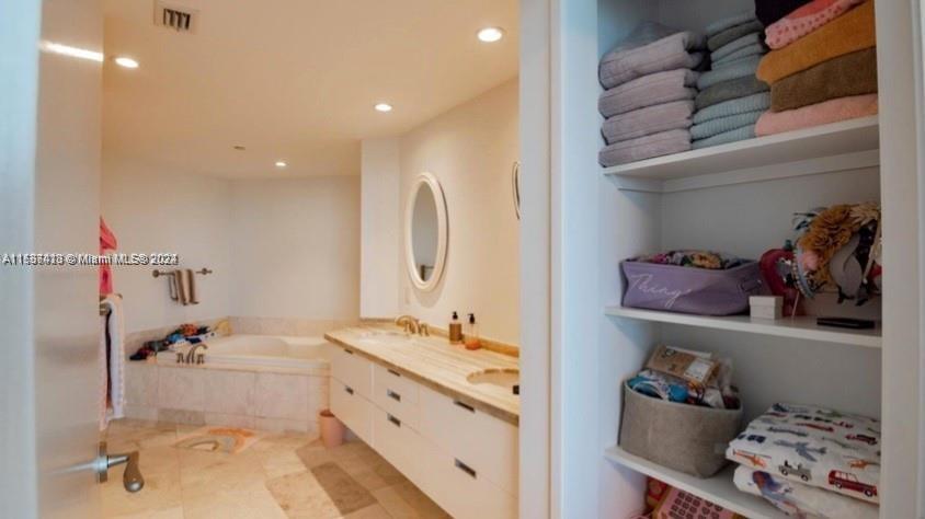 9401 Collins Ave # 1003