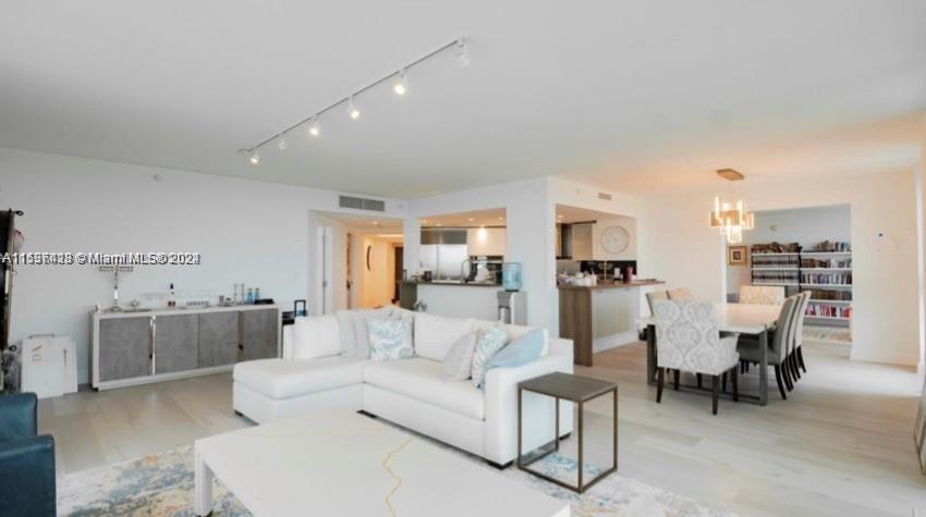 9401 Collins Ave # 1003