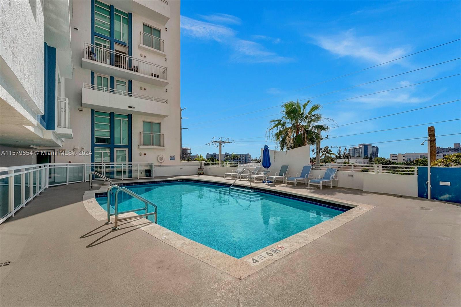 7600 E Collins Ave # 910