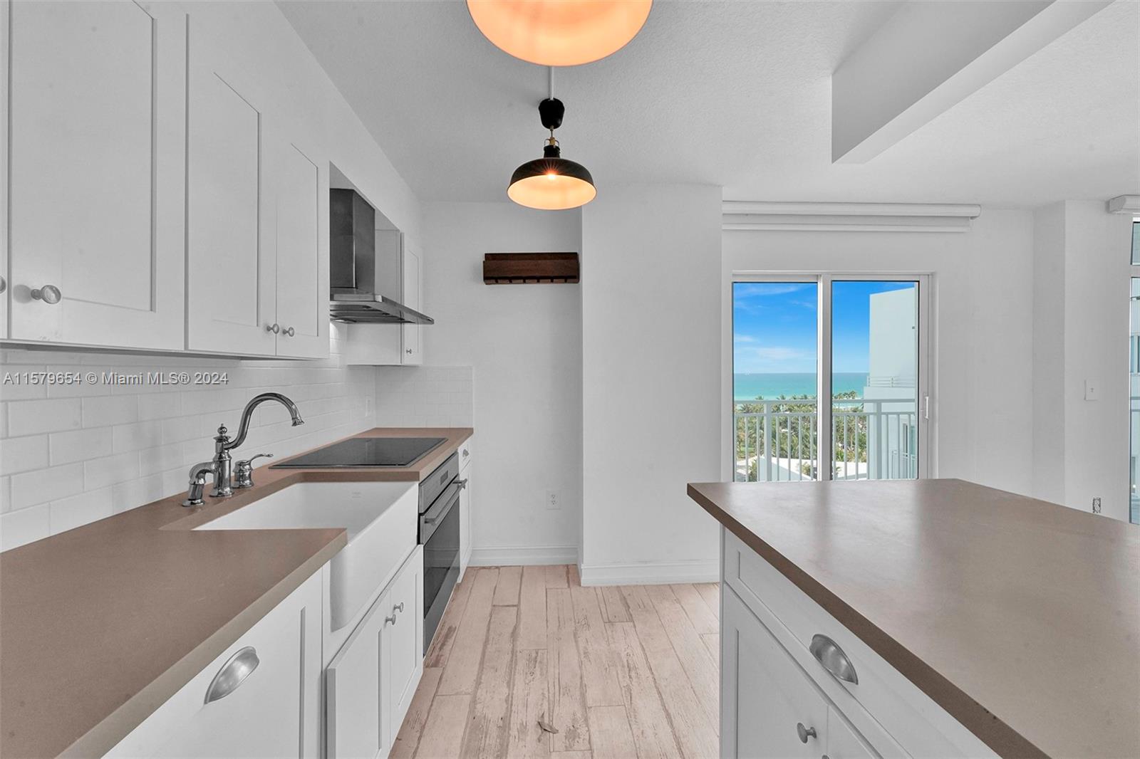 7600 E Collins Ave # 910