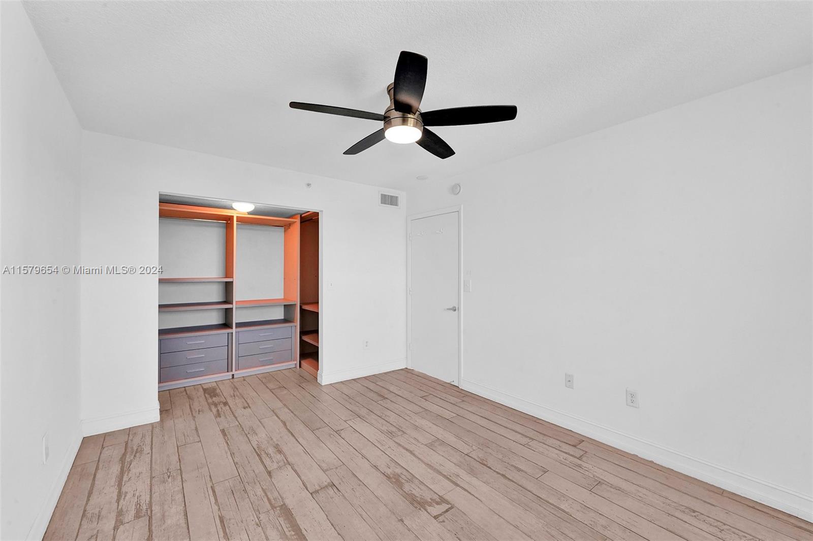7600 E Collins Ave # 910