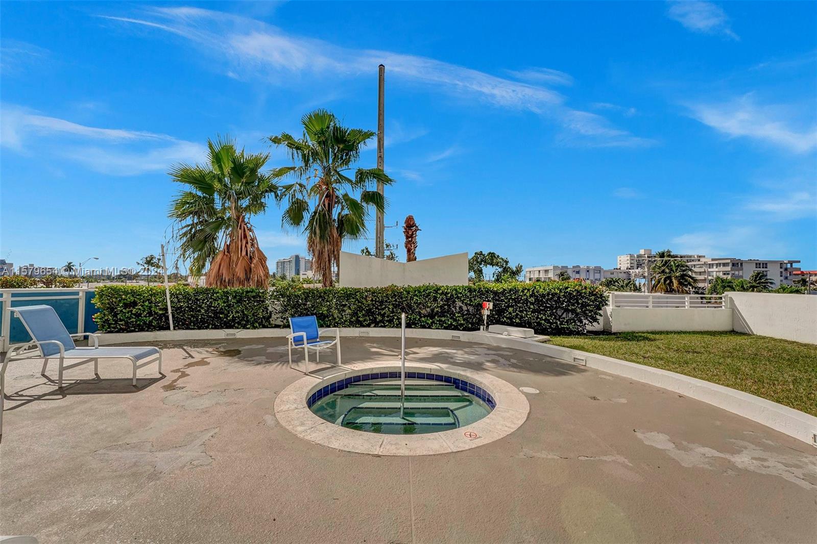 7600 E Collins Ave # 910