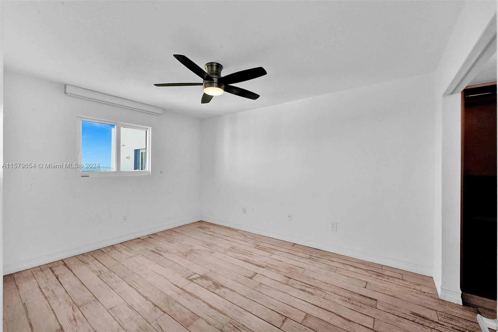 7600 E Collins Ave # 910