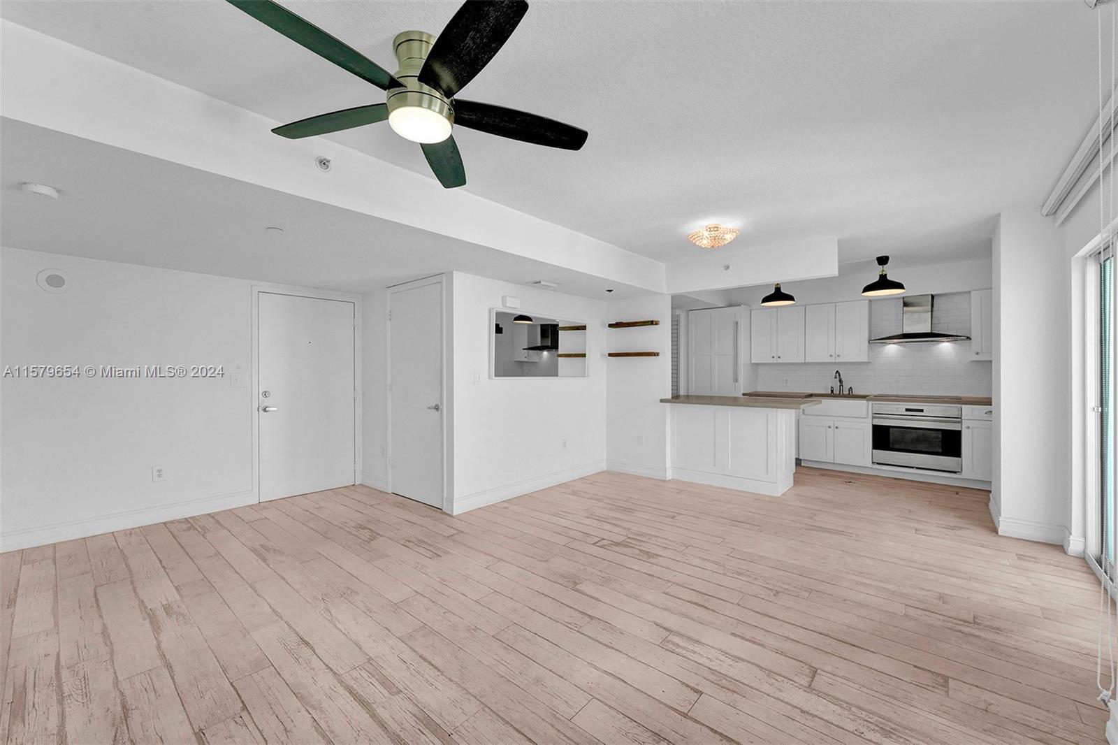 7600 E Collins Ave # 910
