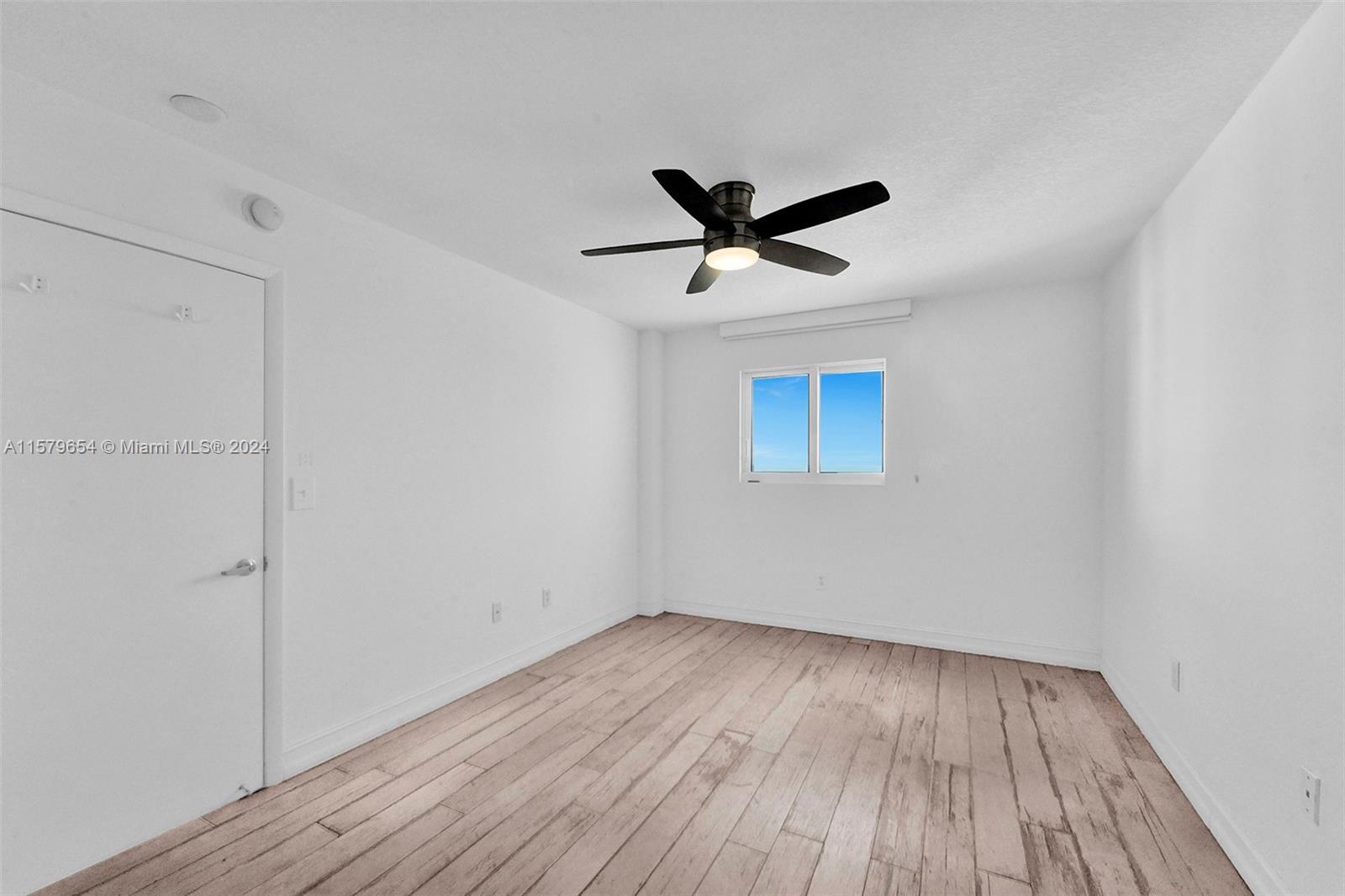 7600 E Collins Ave # 910