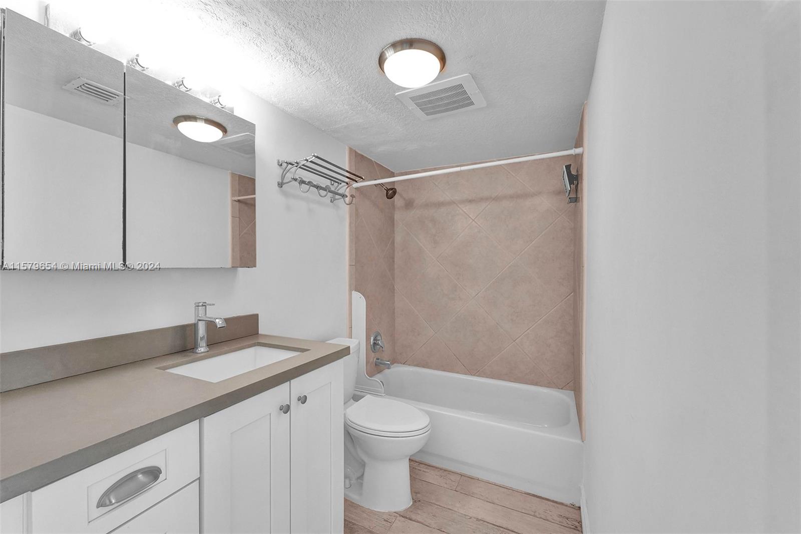 7600 E Collins Ave # 910