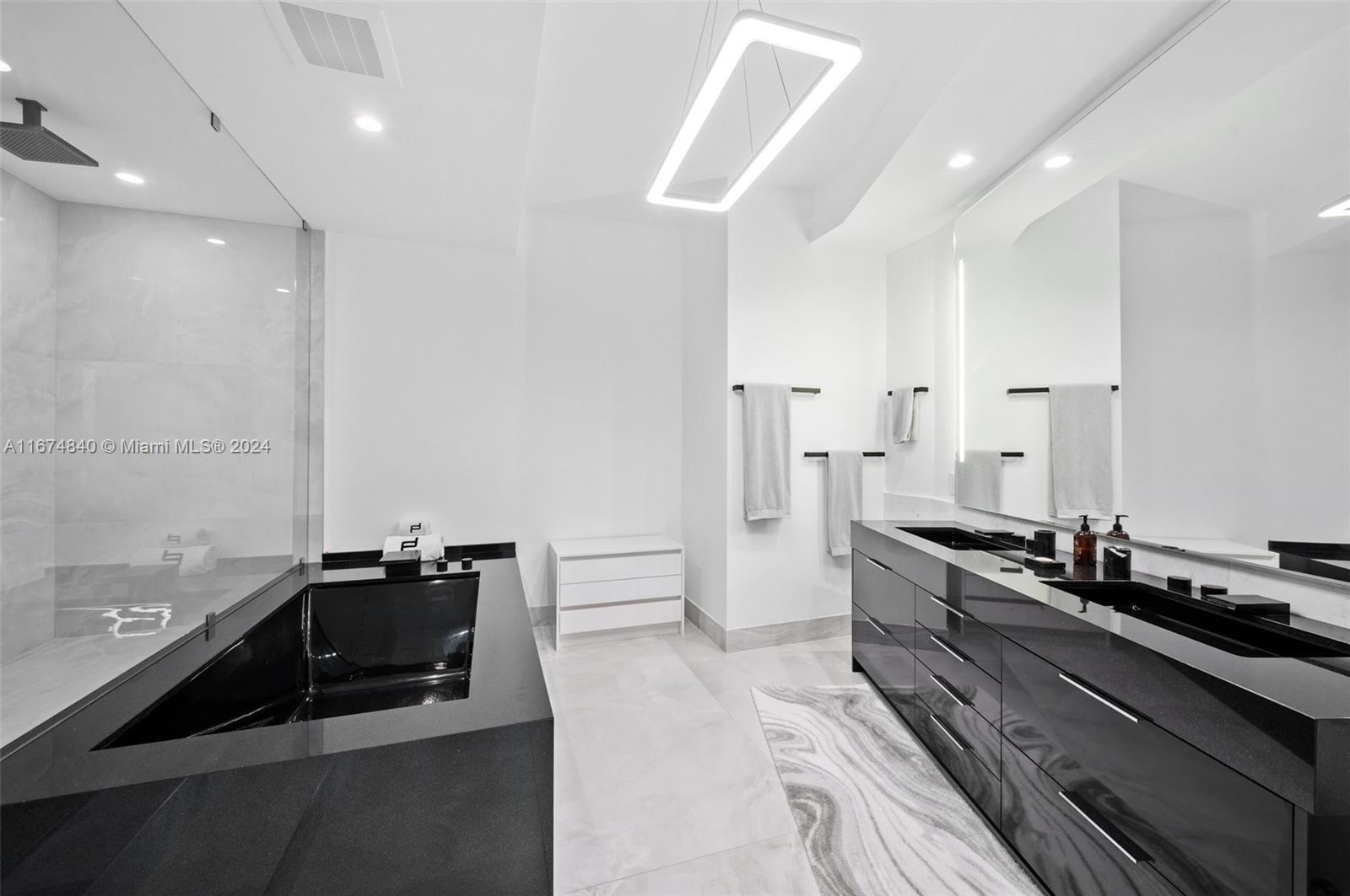 18555 Collins Ave # 2105