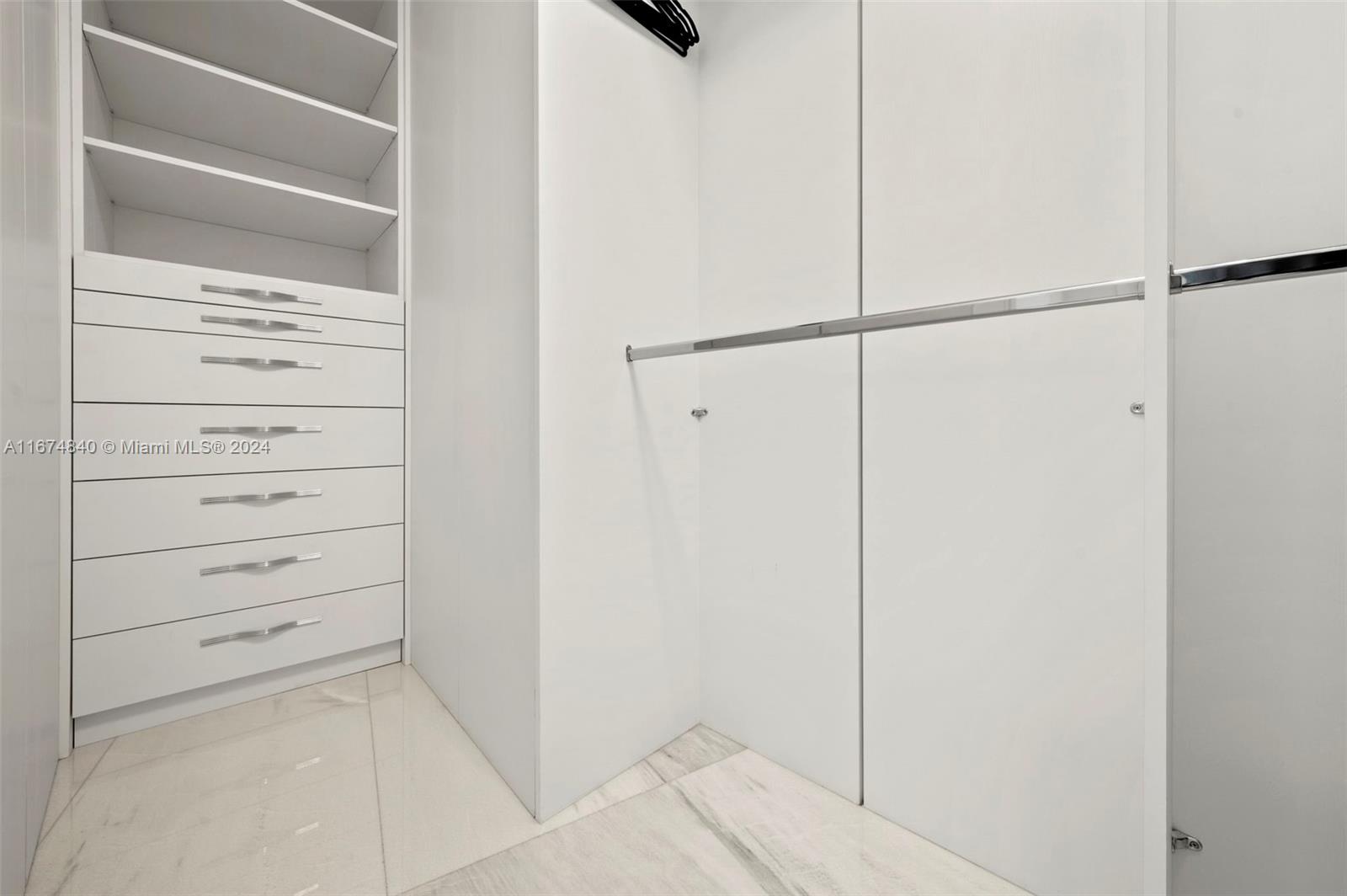 18555 Collins Ave # 2105