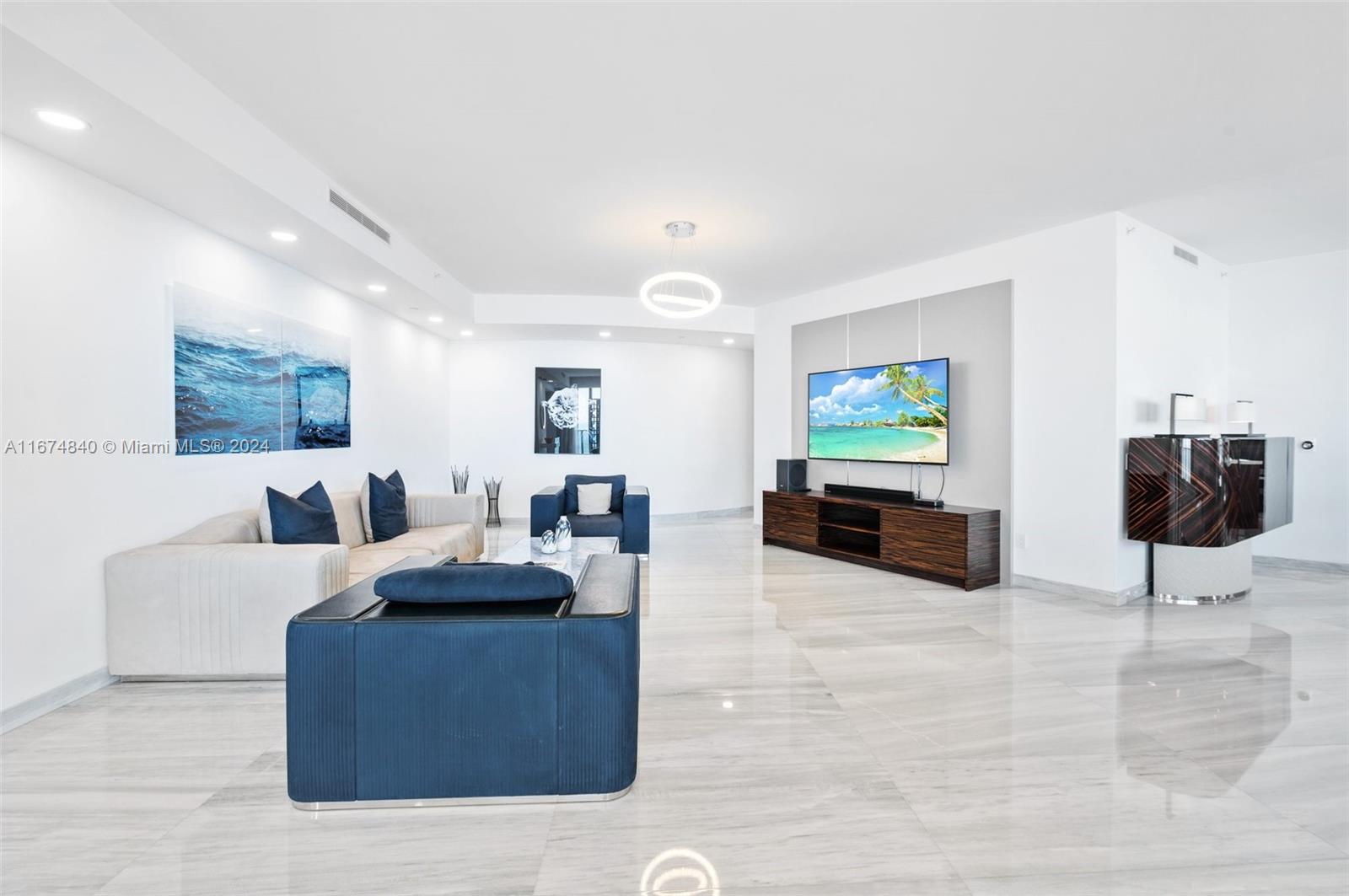 18555 Collins Ave # 2105