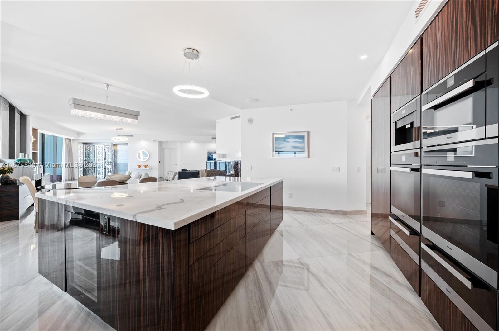18555 Collins Ave # 2105