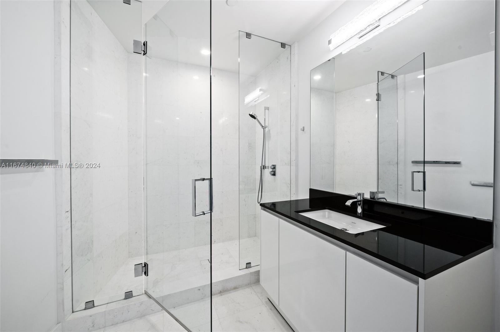 18555 Collins Ave # 2105