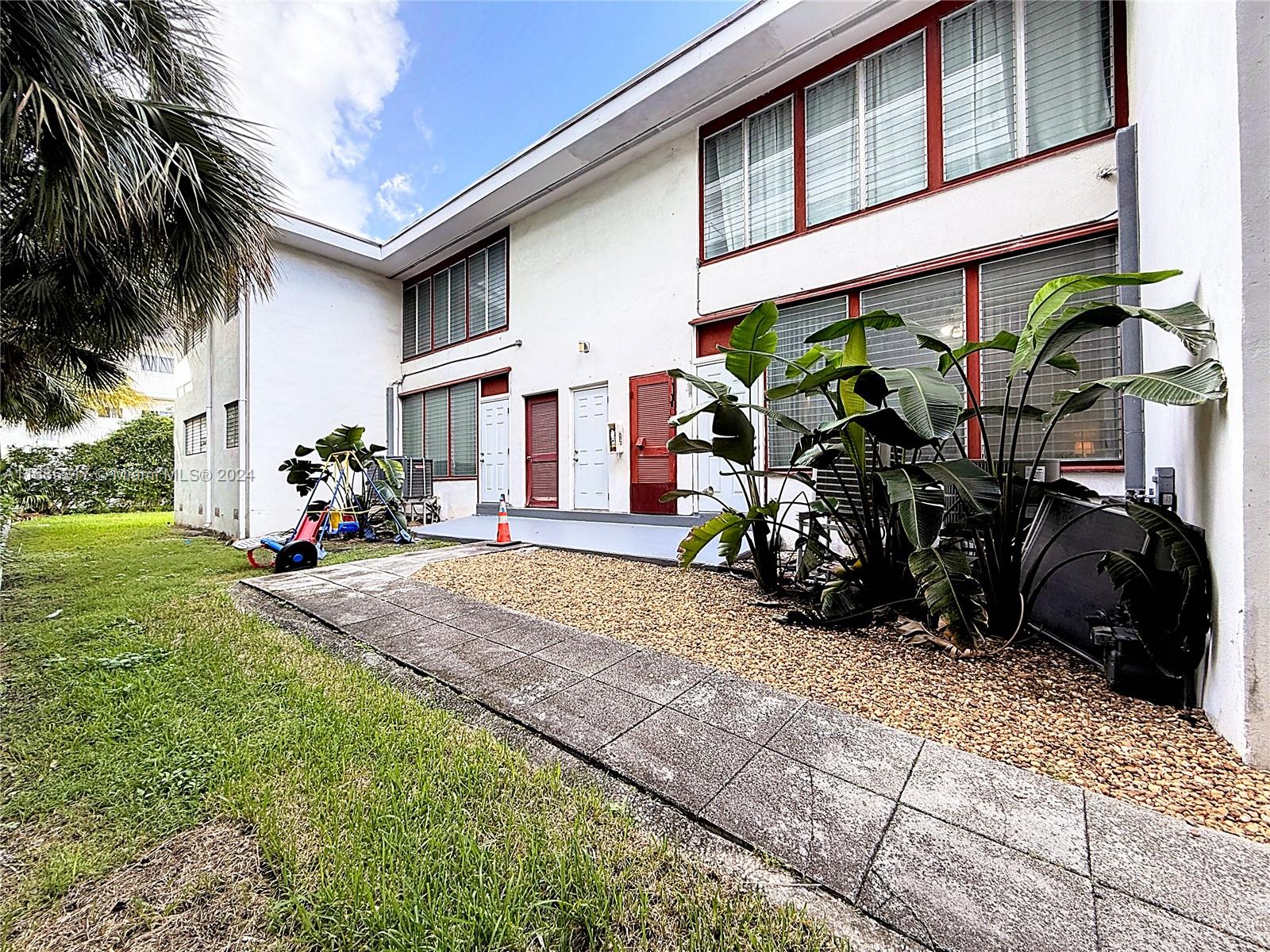 10081 W Bay Harbor Dr # 1