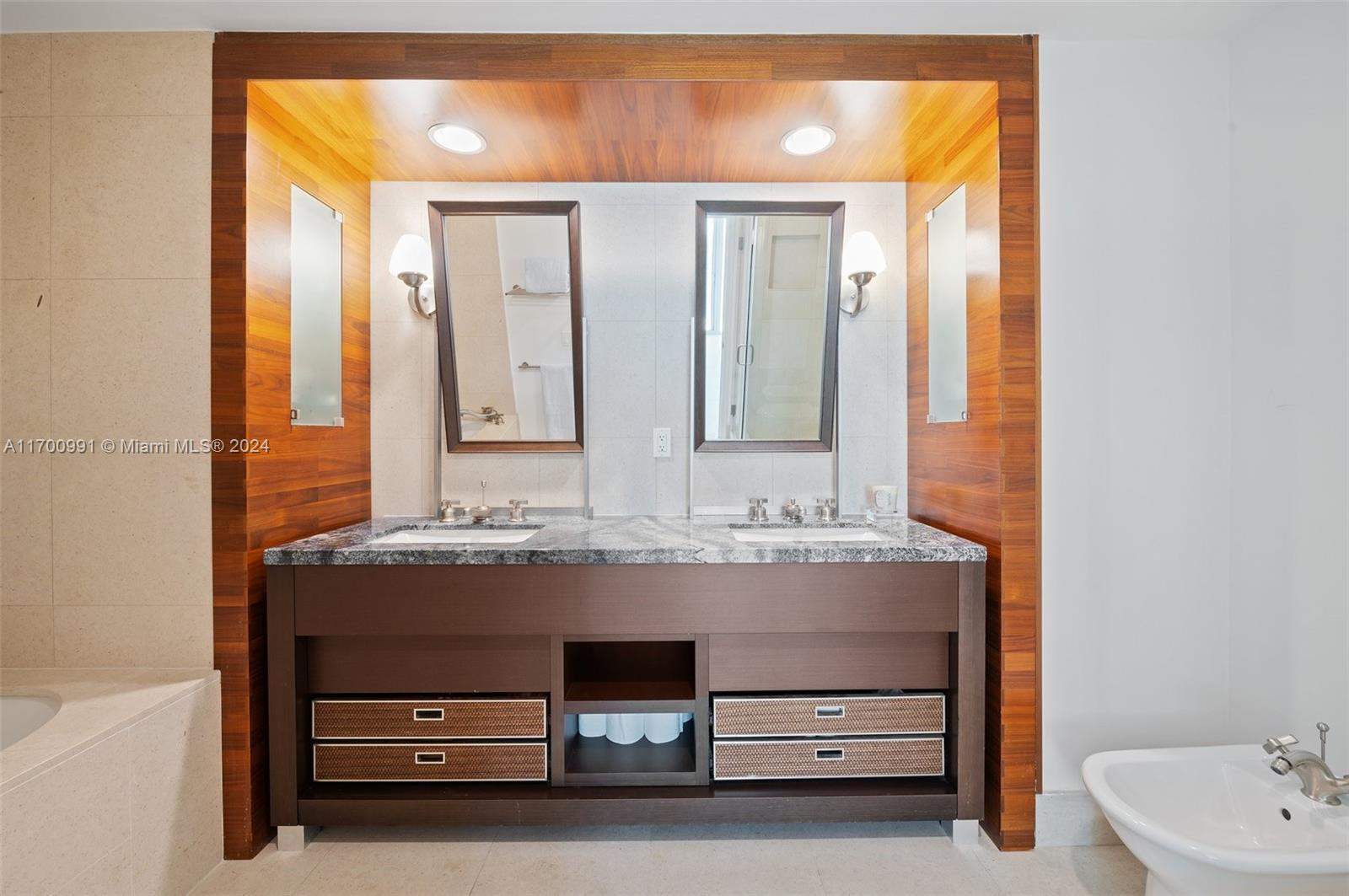 6799 Collins Ave Unit: CPH04