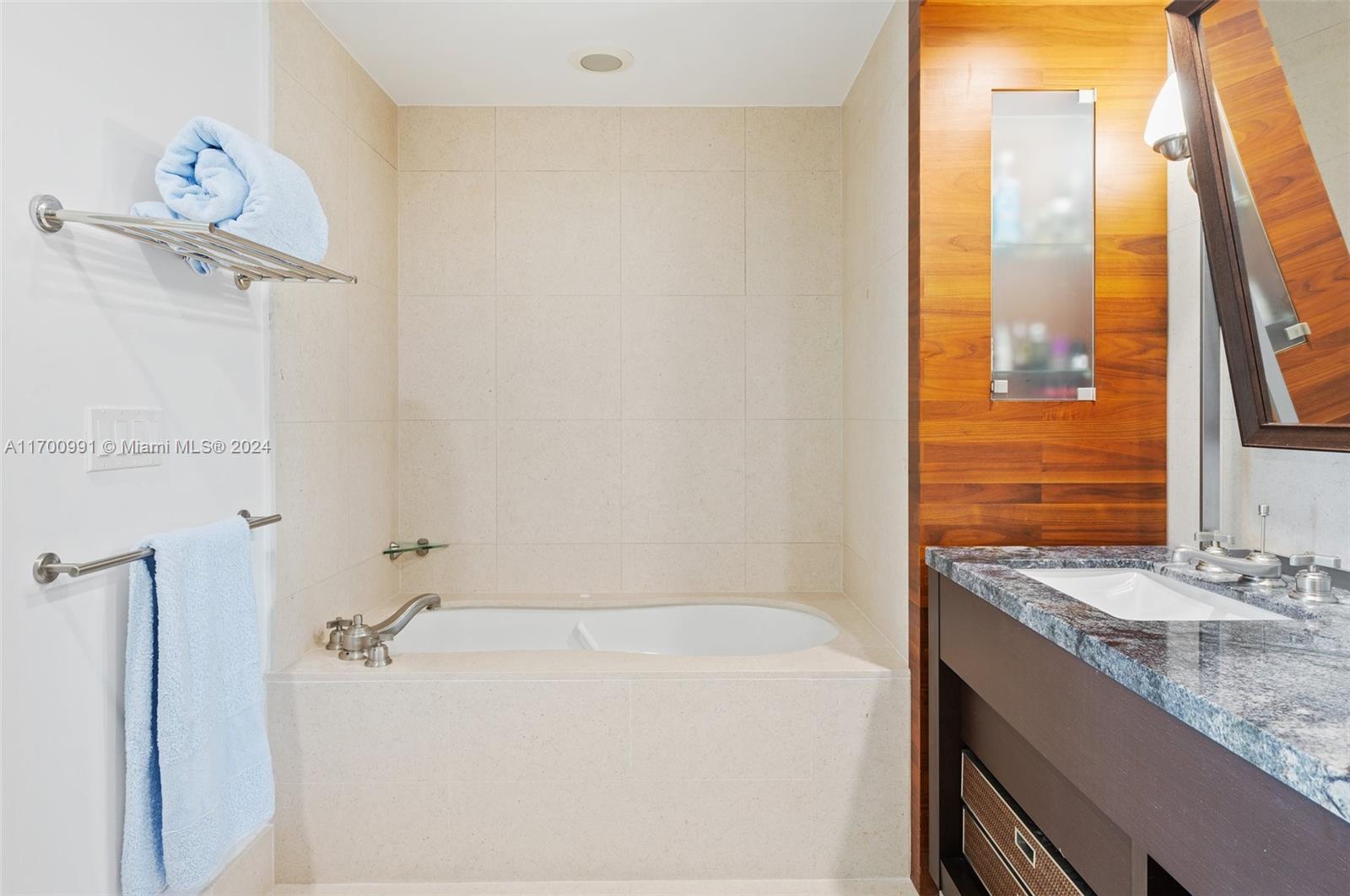 6799 Collins Ave Unit: CPH04