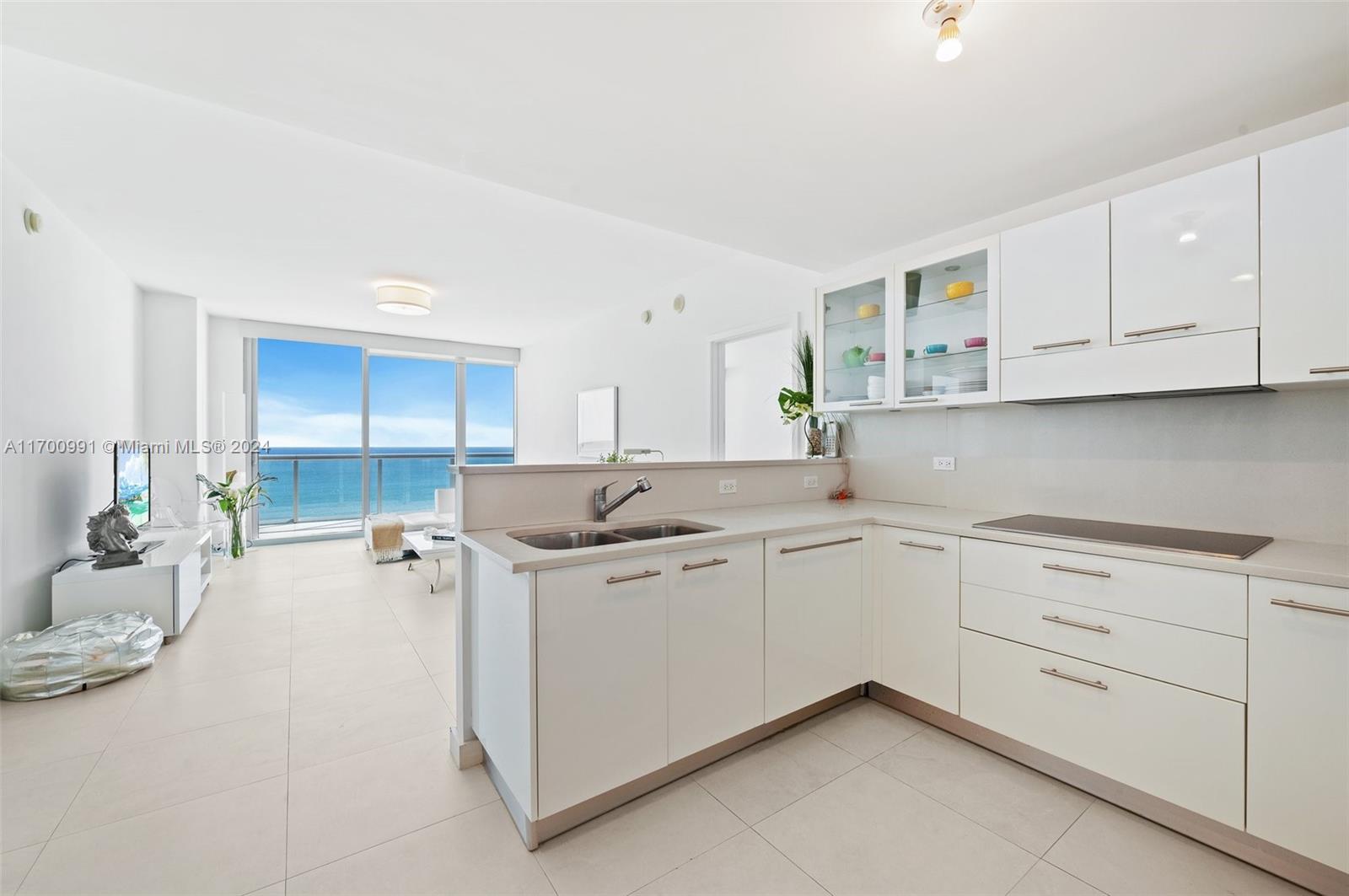 6799 Collins Ave Unit: CPH04