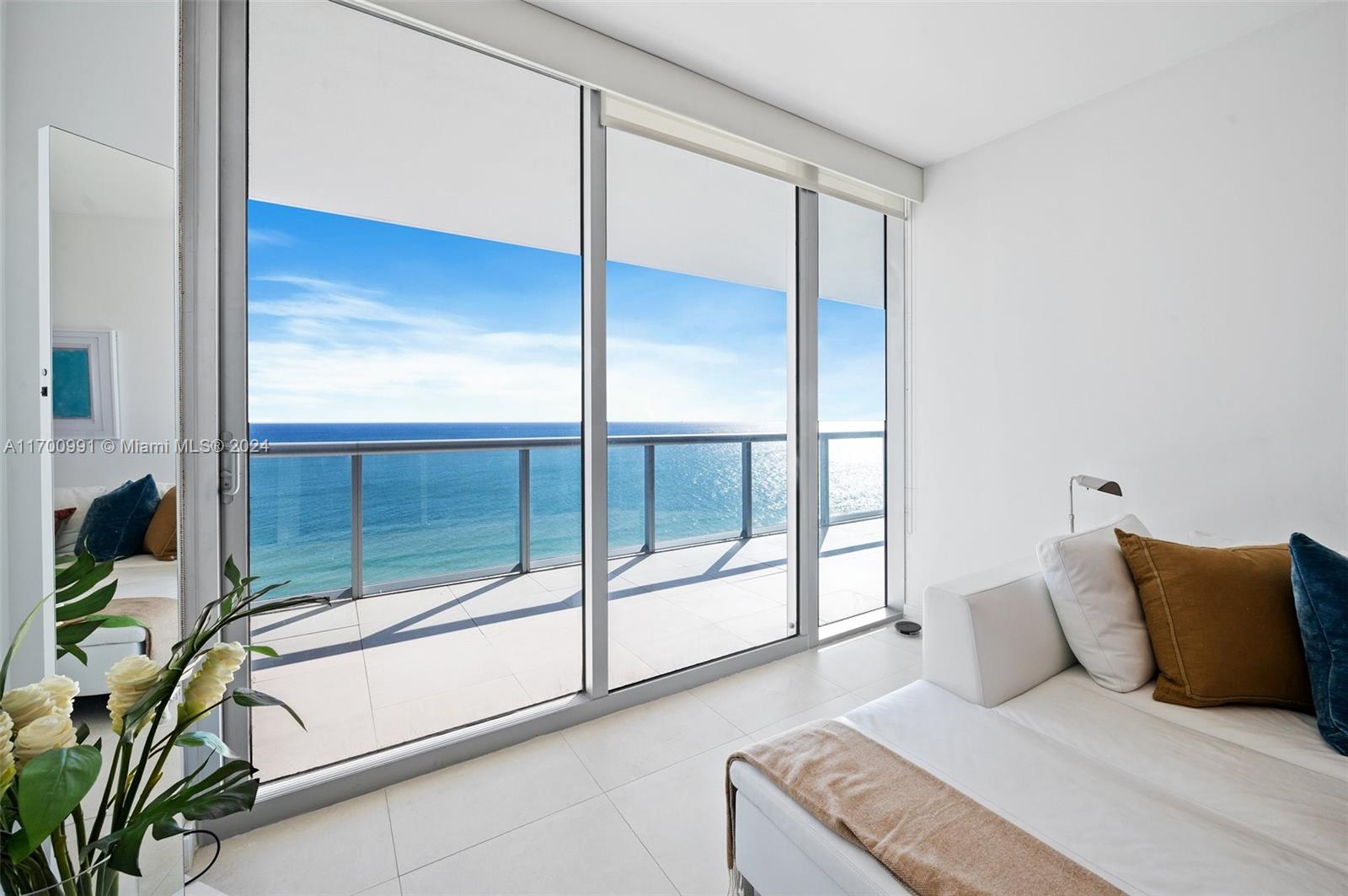 6799 Collins Ave Unit: CPH04