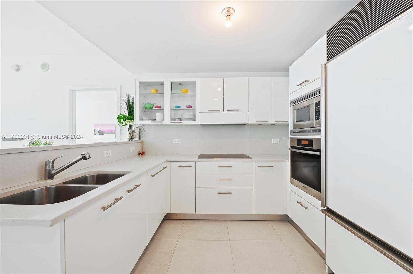 6799 Collins Ave Unit: CPH04