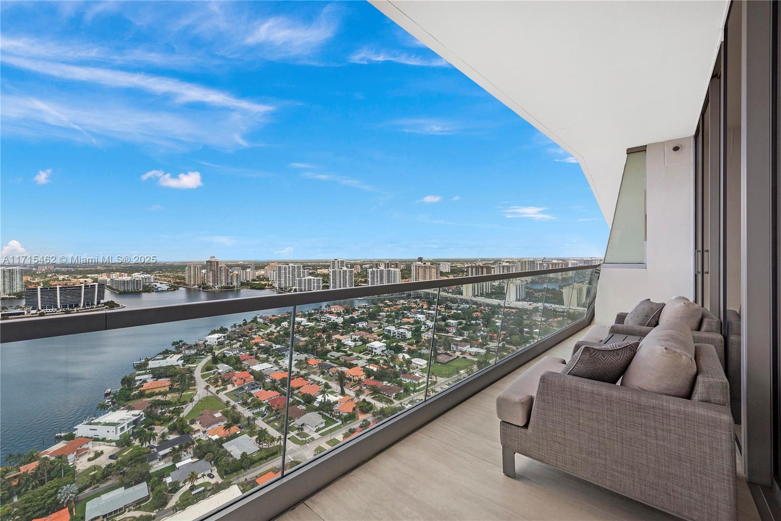 18501 Collins Ave # 3503